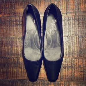 Aerosoles Heelrest Square Toe Leather Pumps